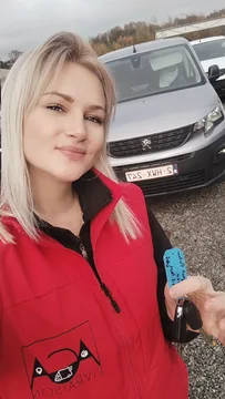 Превозвач Малък ван Peugeot  Partner  в JUPILLE-SUR-MEUSE Белгия